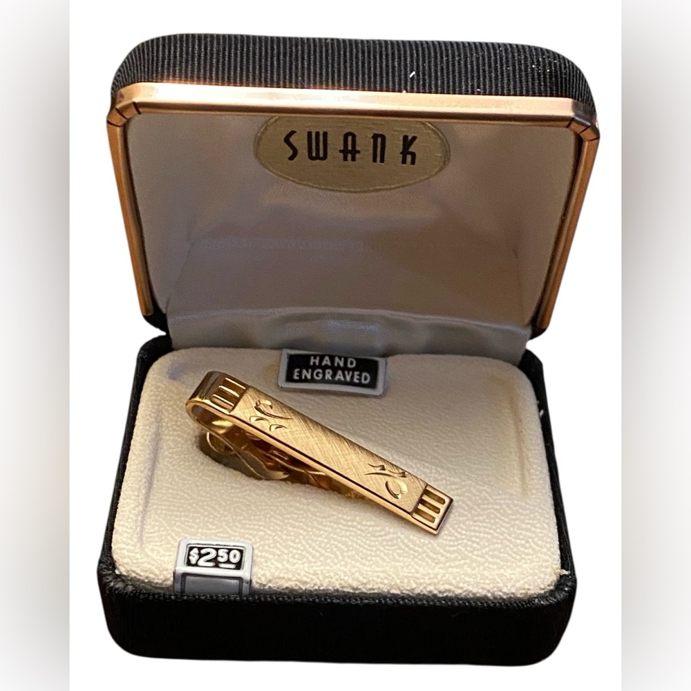 SWANK 1-3/8" Matte Texture Engraved Design Gold Tone Vintage Small Tie Bar Clip
